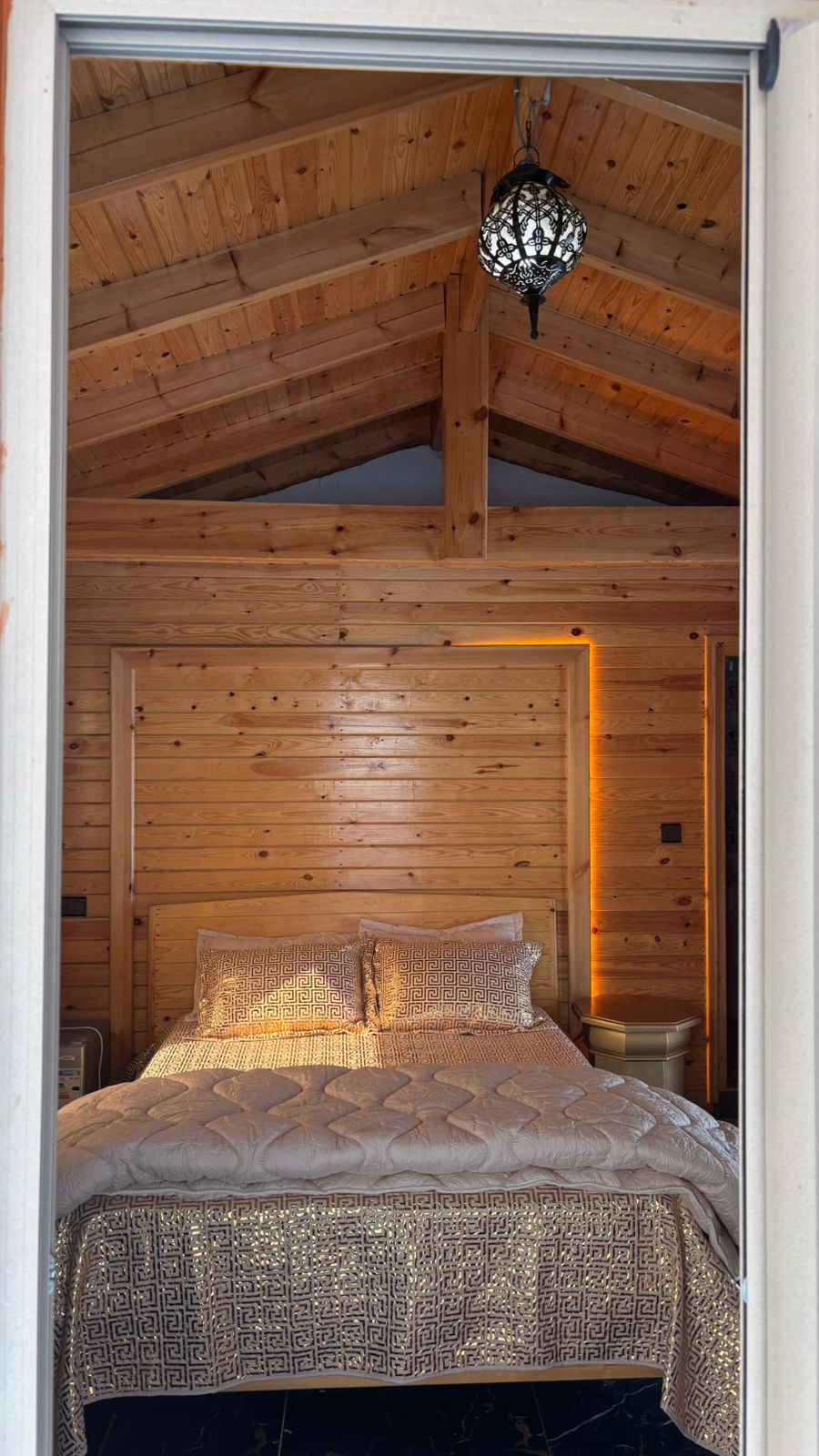 Cabin with Moroccan lamp