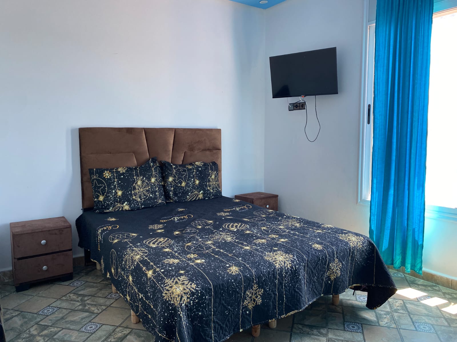 Elegant dark bedding